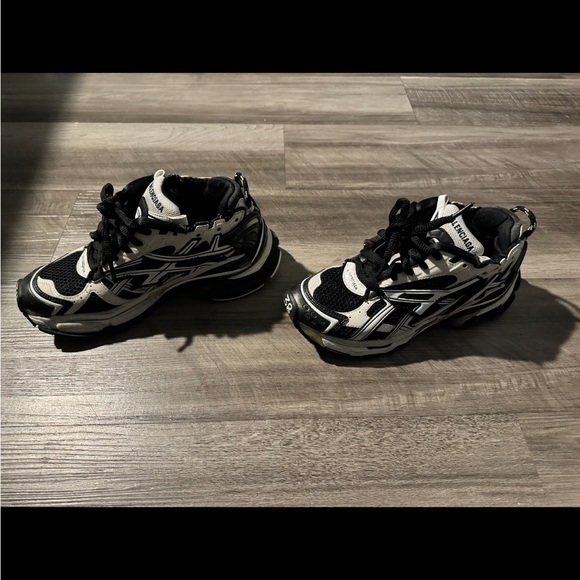 Balenciaga Runner - Picture 6 of 12